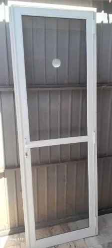 Porta de alumínio branco com vidro 70x 220.00