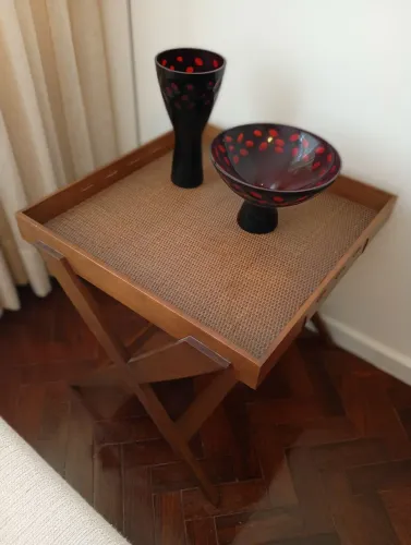 Mesa de Apoio Saccaro em Madeira Maciça e Palha Natural