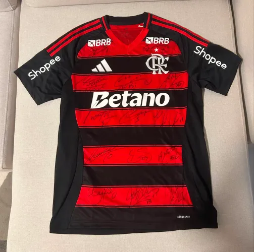 Camisa Flamengo comemorativa tetra da liberta autografada pelo elenco 2025