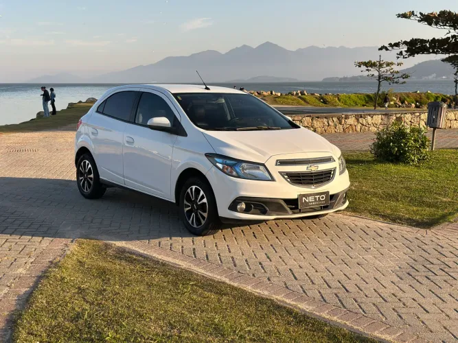 Chevrolet Onix Hatch LTZ 1.4 8V Flex Power Aut. 4P 2014