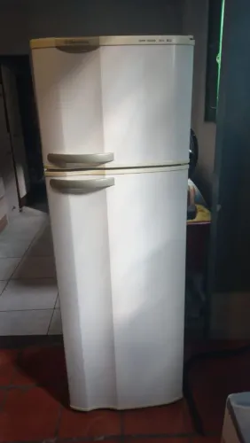 Geladeira Eletrolux 127v