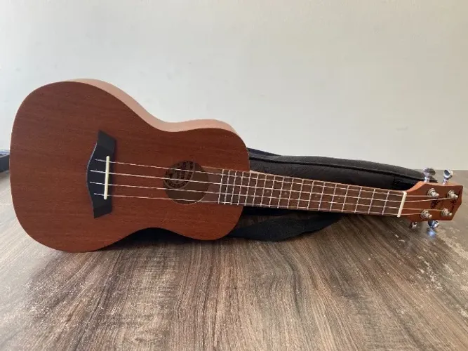 Ukulele Tagima 23k + bag