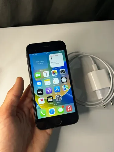 iPhone 8 64 GB c/ Carregador original 