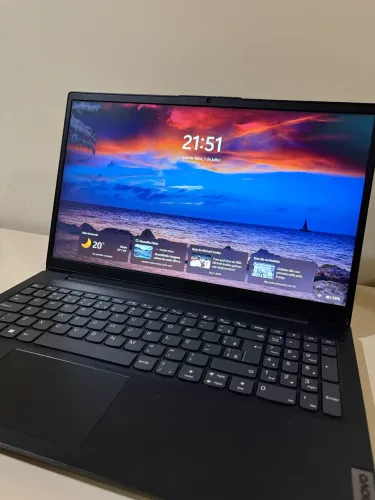 Notebook Lenovo i3 12ª Geração | 8GB de RAM | Rápido e Conservado