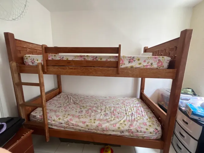 Beliche 100% madeira,seminovo 