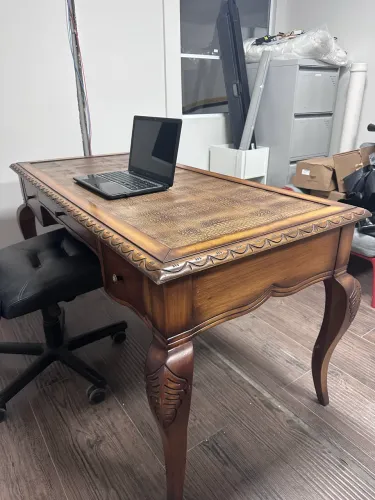Mesa de escritório de madeira maciça clássica 