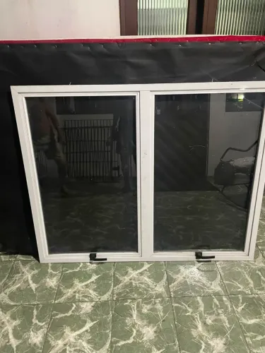 Janela de Alumínio com vidro,que,1,20 X 150mts