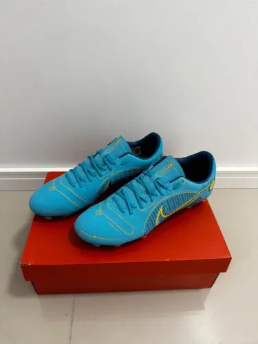 Chuteira de campo nike