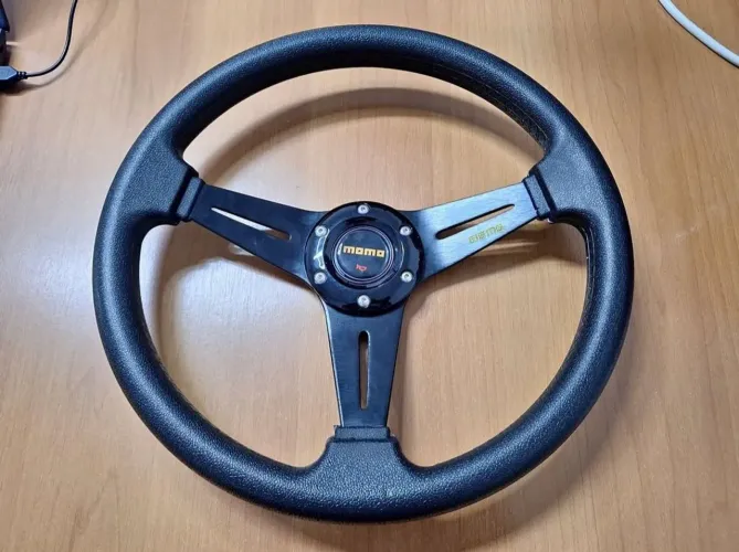 Volante MOMO Motorsport