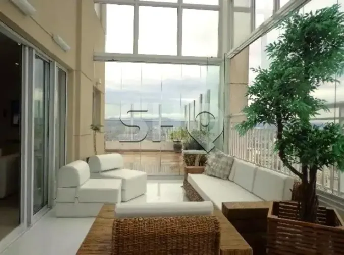 Cobertura na Vila Romana com 4 Dormitórios e 284M²