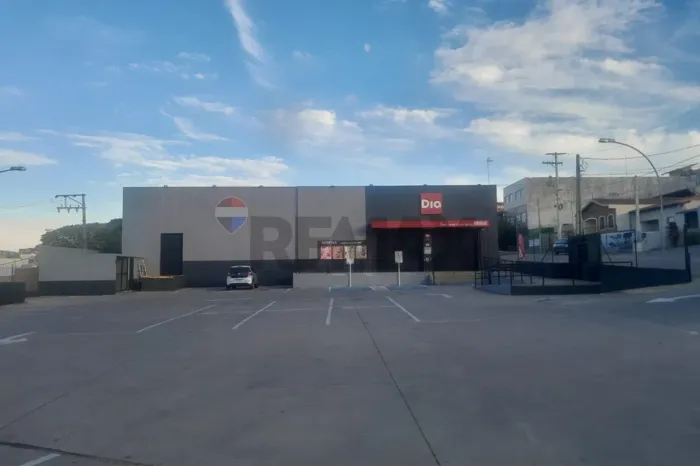 REMAX ALUGA / PRÉDIO COMERCIAL / 38 VAGAS / 923m² / CENTRO / R$ 45.000 MÊS / VINHEDO-SP