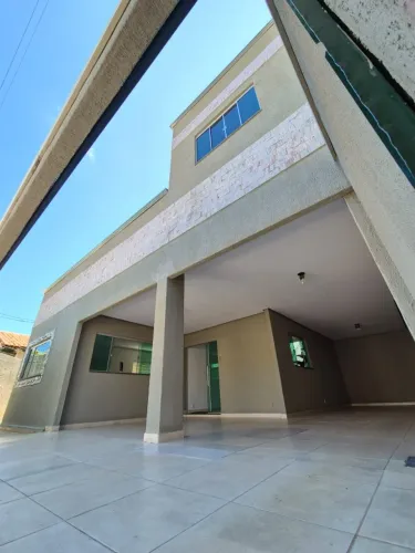 Sobrado 250 m² construídos - 3 suítes, sendo a master no térreo, e energia solar | Hidrolâ