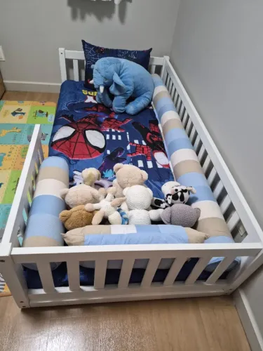 Cama infantil montessoriana