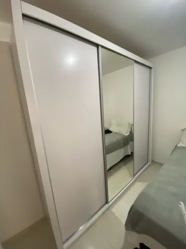 VENDE-SE GUARDA ROUPA CASAL