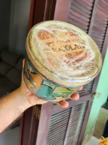 Lata antiga de sorvete Kibon chocolate. Modelo Sinos Natalinos.