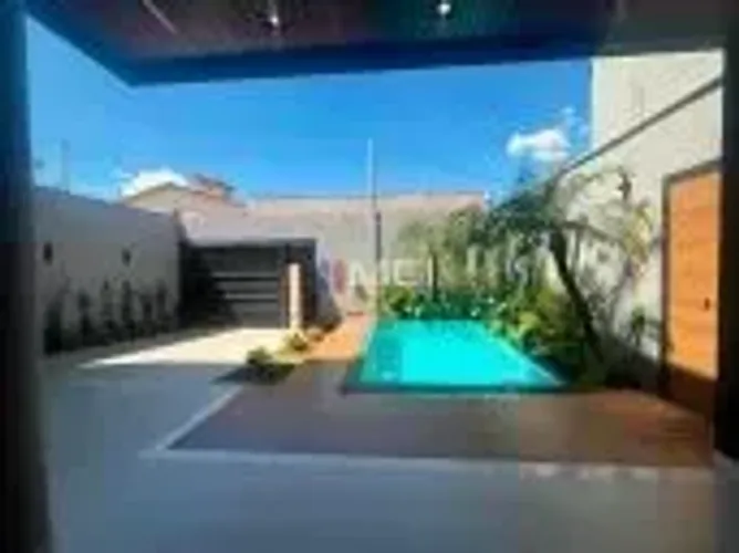 Casa térrea à venda com 3 suites plenas - Goiânia 2