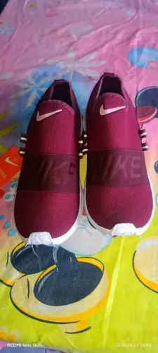 Tênis vermelho marca Nike
