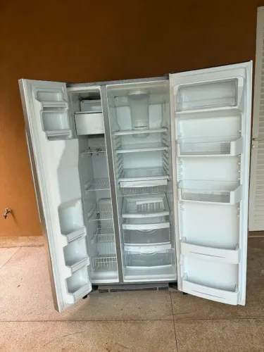GELADEIRA GE SIDE BY SIDE EM PERFEITO ESTADO