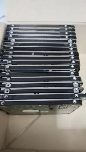 Vendo lote com 17 HD + 3 memória ddr3 2g e 1 ddr4 8g $700