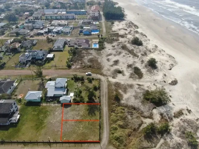 Dois terrenos à beira-mar, 24 m x 25 m total, em Arroio do Sal, Praia São Pedro.