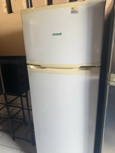 Geladeira com marcas de uso (ler anúncio)