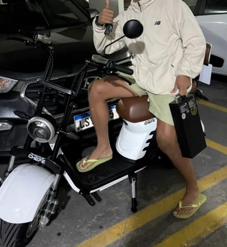 VENDO MOTO ELÉTRICA X12 MUITO NOVA