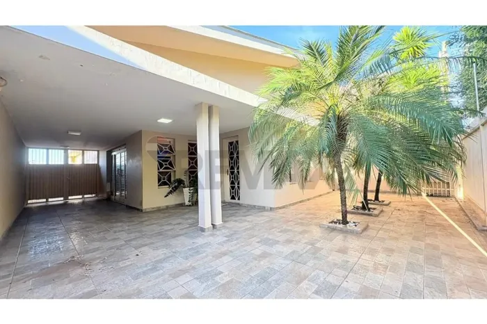 Casa à Venda no Centro de Andradina Excelente Localização!