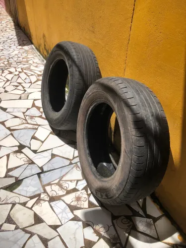 Pneus NEXEN 215/65 r16. 