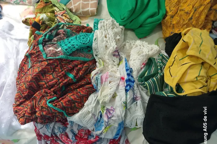 Roupas pra brecho e bolsas
