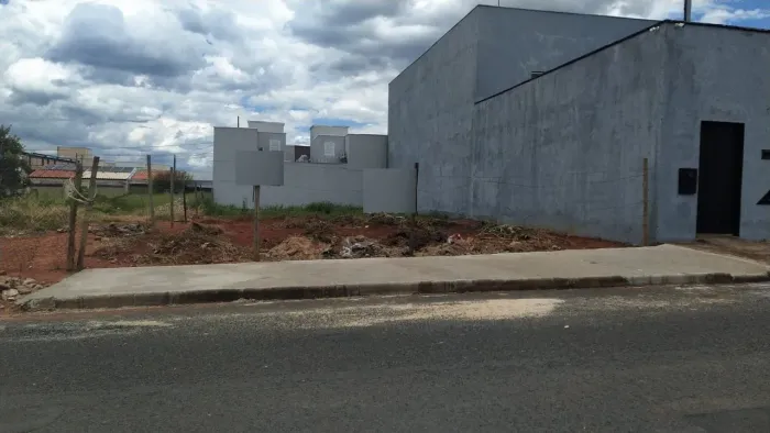 Terreno à venda no Bairro New Golden Ville