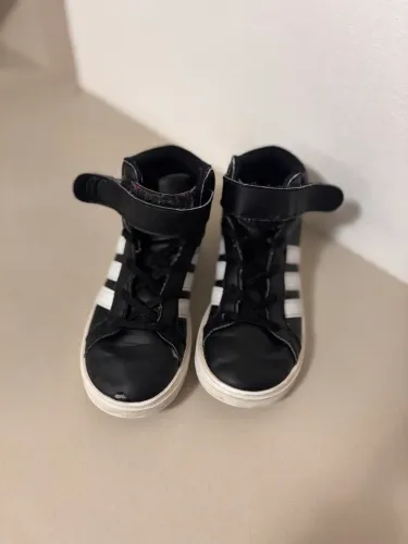 Tênis adidas infantil