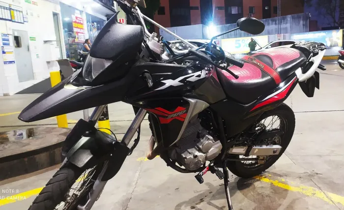 16.000 XRE 300 top de linha!