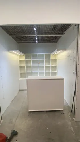 Vendo box setor azul. Estação fashion av general Sampaio cetro setor azul