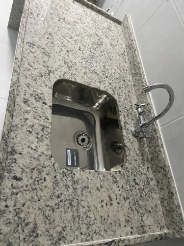 Pia de granito 1,20m + Cuba de Inox Tramontina (NOVO, SEM USO)