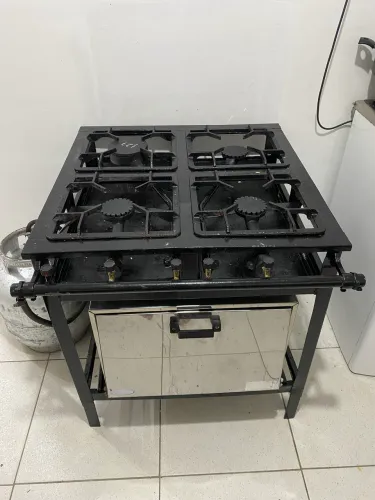 Fogão industrial 4 bocas com forno inox