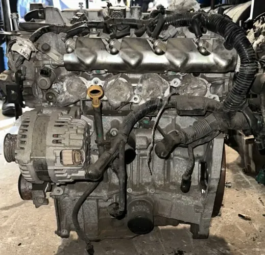 motor Nissan March versa 1.6 16v h4m