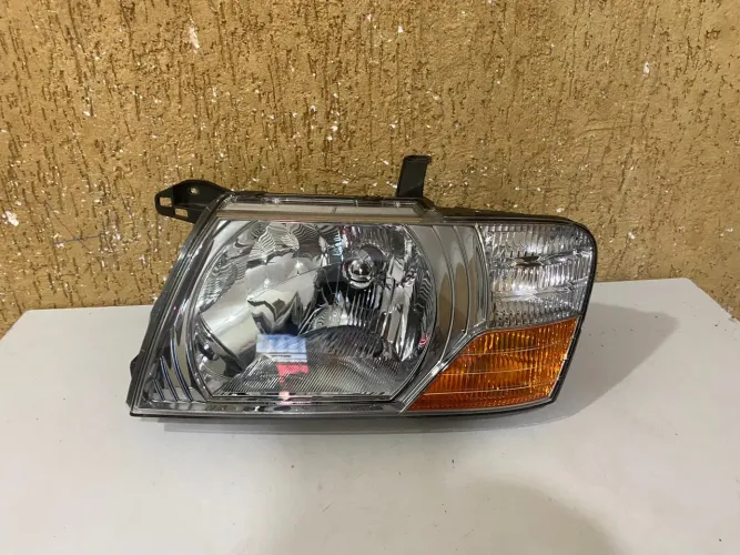 Farol esquerdo Pajero Full 2000/2001/2002/2003/2004/2005/2006/2007