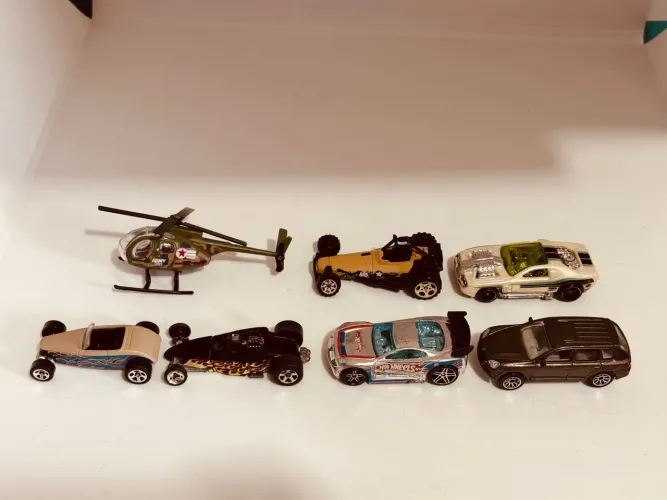 Carros Hot Wheels e Helicóptero Colecionáveis