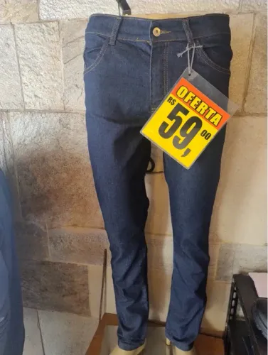 Calça JEANS com ELASTANO de 118,00 reais por 59,00 reais.