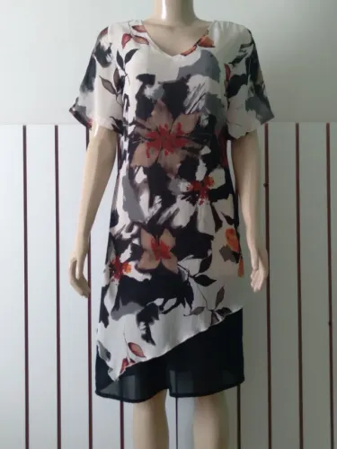 Vestido feminino com estampa floral com forro barra com recortes desigual 