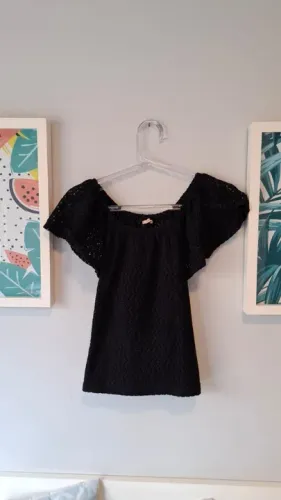 Camiseta ciganinha com detalhe nas costas preta