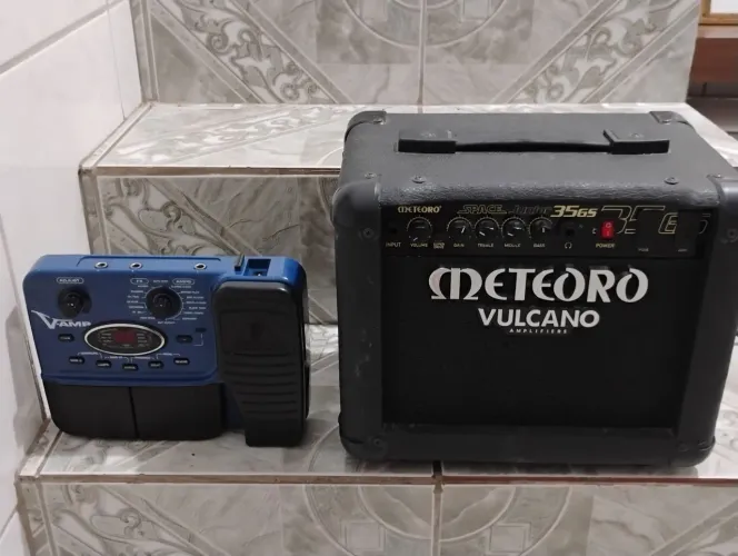 X-Vamp e cubo meteoro em ótimo estado, ótimo para guitarrista de todos os níveis 