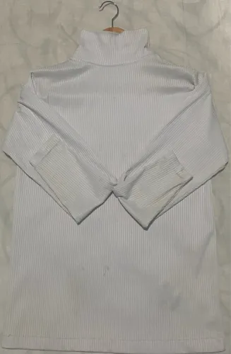 Blusa de Gola Alta Canelada Branca