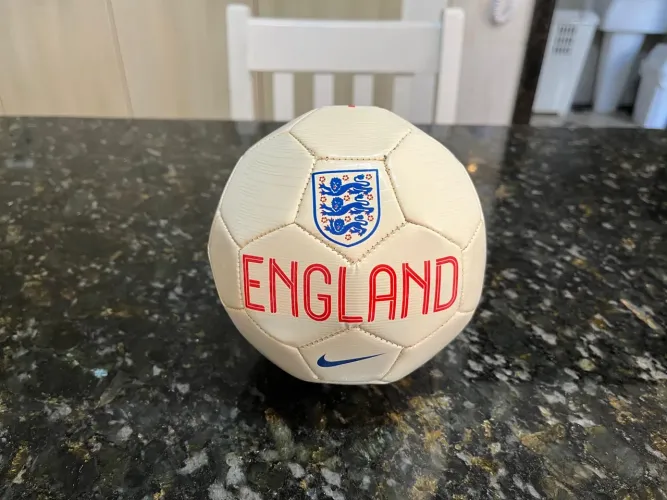Mini Bola de Futebol Inglaterra Nike