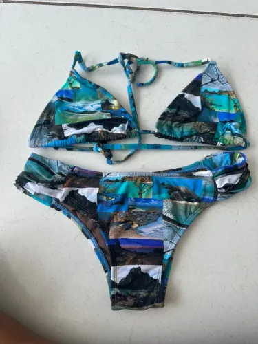 Biquíni estampado azul e verde