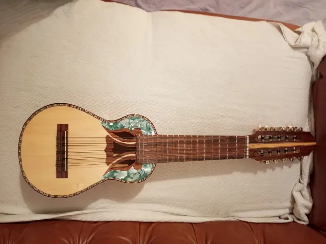 Charango boliviano 