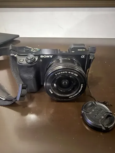 Câmera Sony Mirrorless Alpha A6000 + 16-50mm + Bateria Extra + Capa (usado)