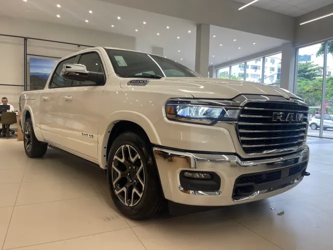 RAM 1500 LARAMIE V6 TOP 2025  A PRONTA ENTREGA