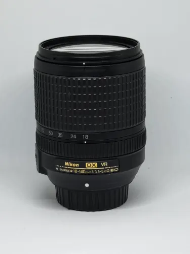 Lente Nikon 18-140mm f/3.5-5.6G