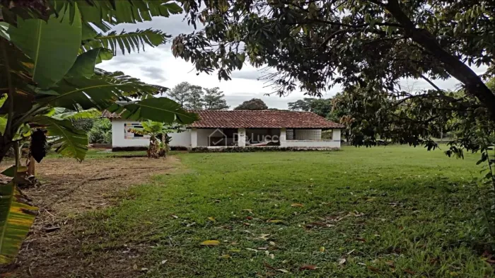 Chácara no Vale das Garças em Campinas com pomar e vista para a Praça Ray Charles